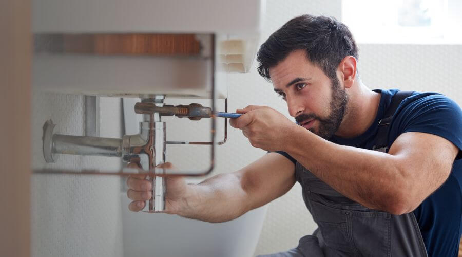 Hot water issue at sink in Des Moines, NM